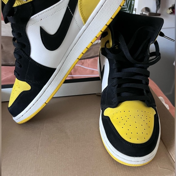 Jordan | Shoes | Jordan S Yellow And Black Moderate Ware 11 Condition ...